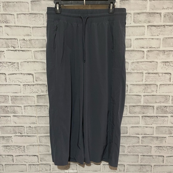 Athleta Arrival pants slate blue lightweight cropped pull on pants, size 10P - Picture 1 of 5